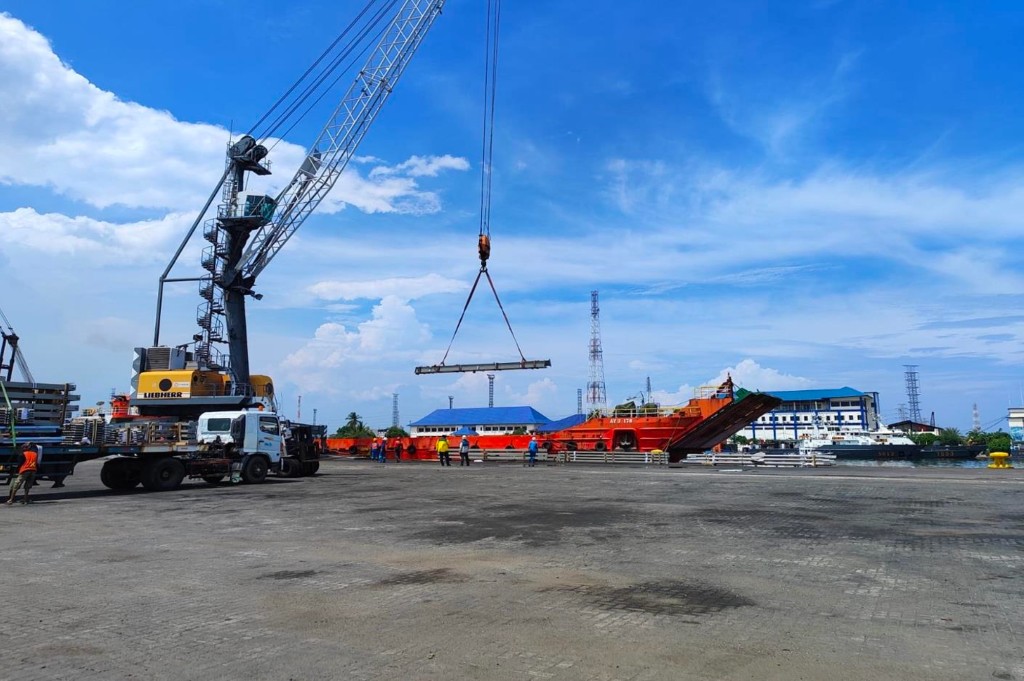 Port operations and stevedoring at Tanjung Priok